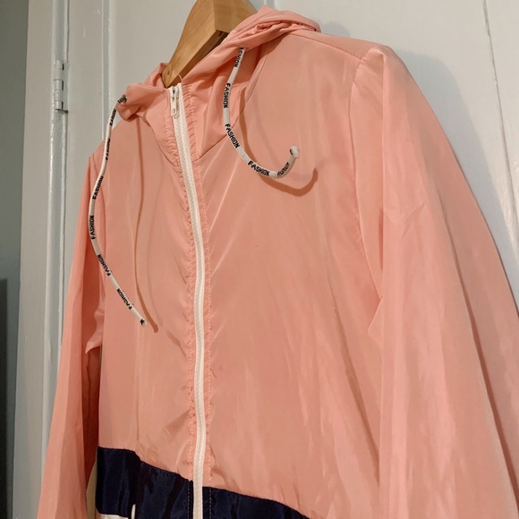 Zaful Women’s Small Wind Breaker - Picture 3 of 4